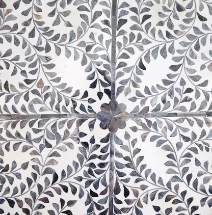 Jaipur Palace Gray/White Round Serving Tray