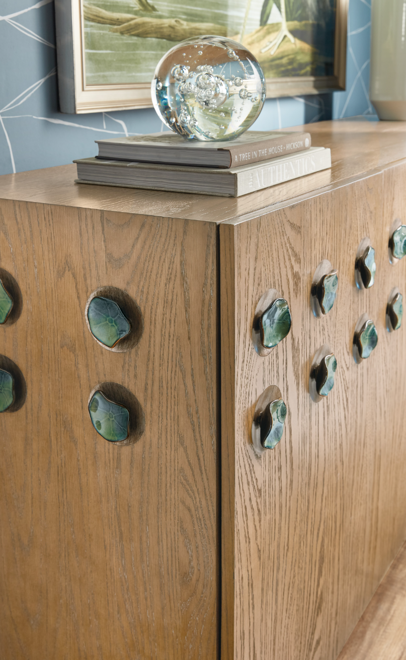 Pilea Entertainment Console